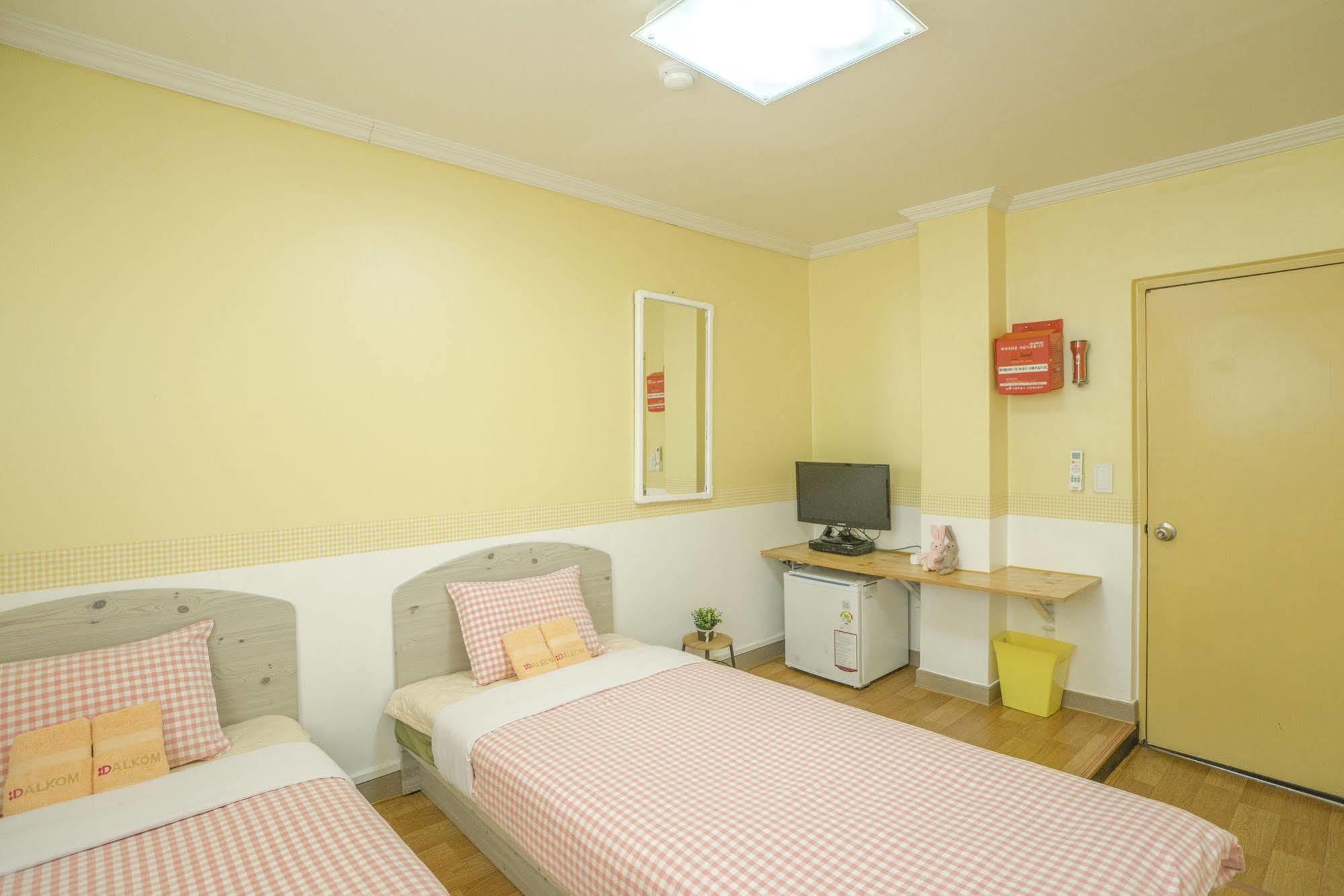 סיאול Dalkom Myeongdong Guesthouse מראה חיצוני תמונה